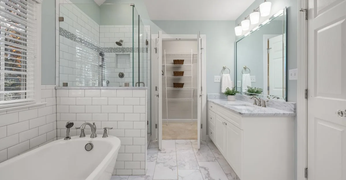 découvrez nos services de rénovation de salle de bain pour transformer votre espace avec style et fonctionnalité. expertise, qualité et design sur mesure garantis.