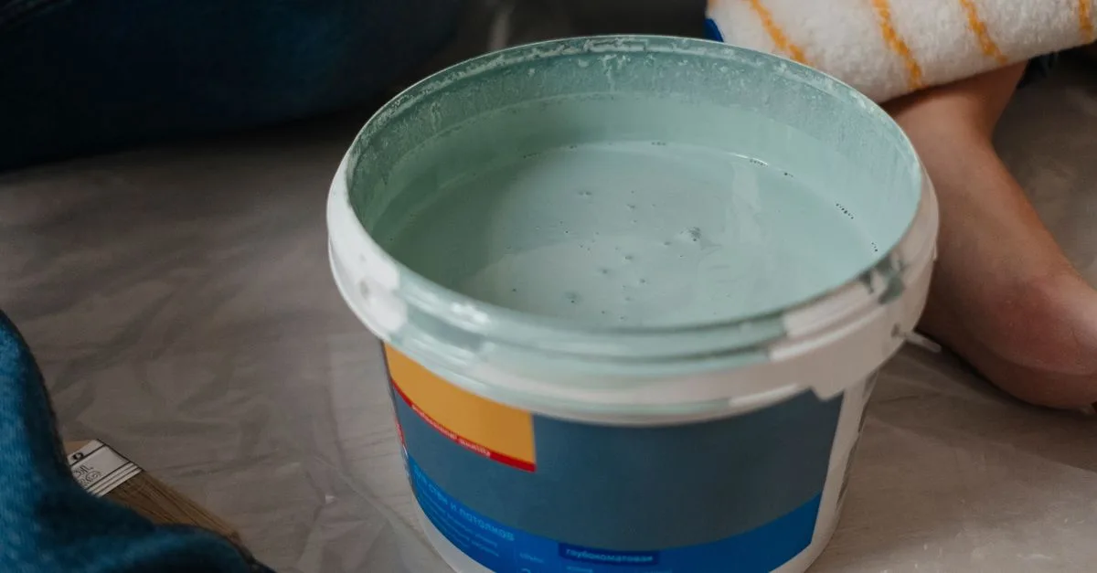 peinture à faible émission de cov : optez pour une peinture écologique et saine, idéale pour réduire l'impact environnemental et améliorer la qualité de l'air intérieur.