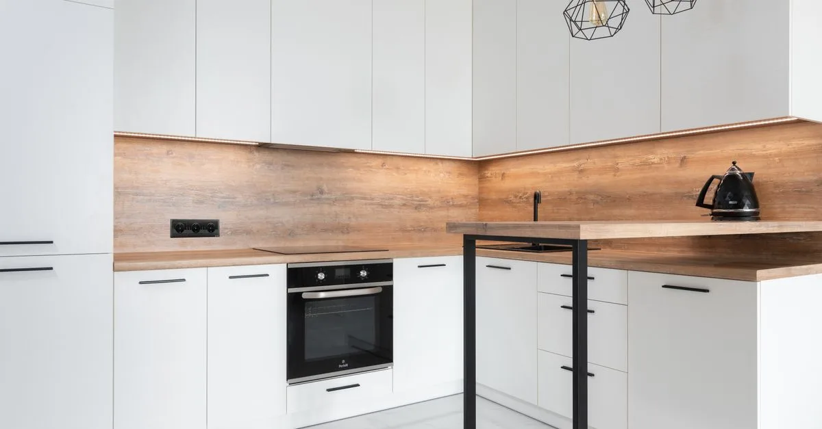 découvrez notre cuisine moderne effet bois alliant design contemporain et chaleur naturelle pour un espace convivial et élégant.