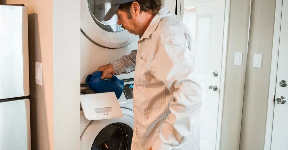 découvrez des idées et astuces pour optimiser l'aménagement d'une petite buanderie afin de gagner de l'espace tout en gardant fonctionnalité et style.