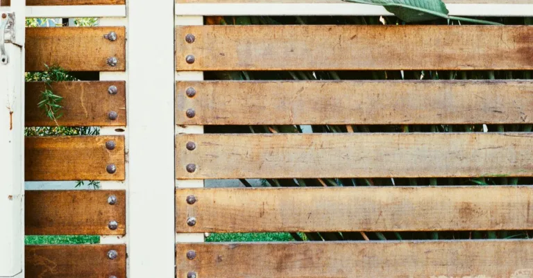 découvrez nos murs en lattes de bois, alliant esthétisme naturel et design moderne pour sublimer vos espaces intérieurs.