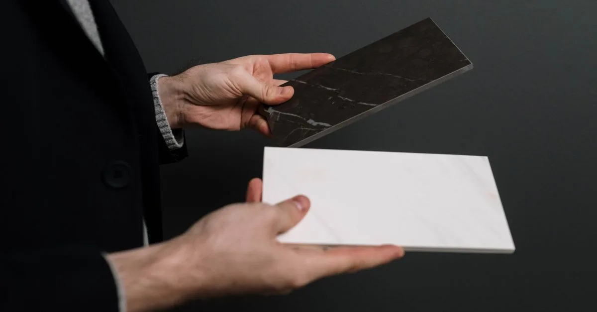 restauration de carreaux noirs : redonnez éclat et beauté à vos surfaces avec notre service professionnel de rénovation de carrelage noir.