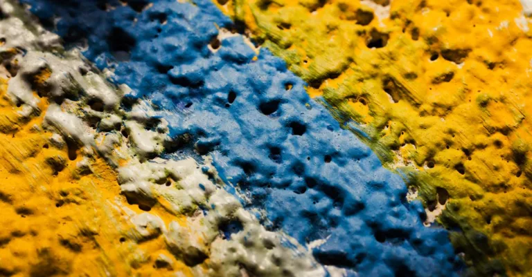 découvrez comment prévenir et traiter la peinture cloquée pour préserver la beauté et la durabilité de vos surfaces peintes.
