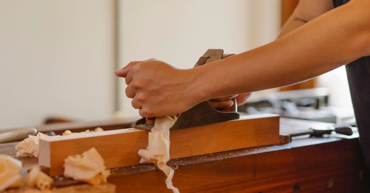 services de menuiserie professionnels pour tous vos projets en bois, de la conception à la réalisation avec savoir-faire et qualité.