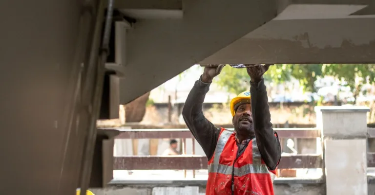 services de construction professionnels offrant qualité, fiabilité et efficacité pour tous vos projets, du résidentiel au commercial.