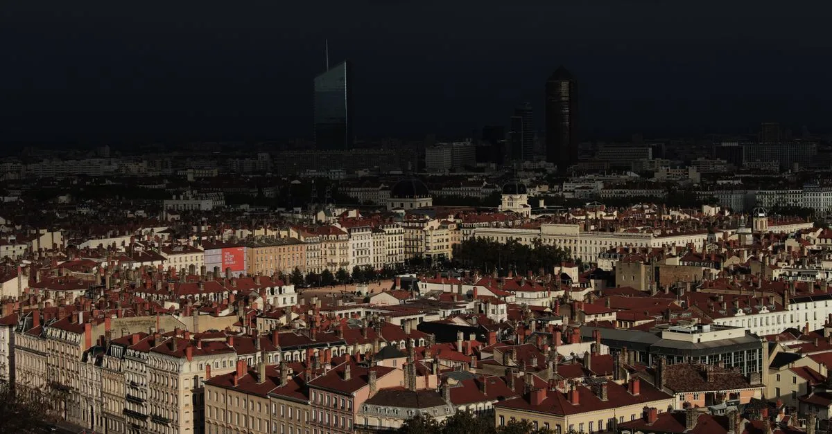 découvrez les quartiers de lyon, leurs ambiances uniques, attractions locales et conseils pour bien explorer cette ville dynamique.