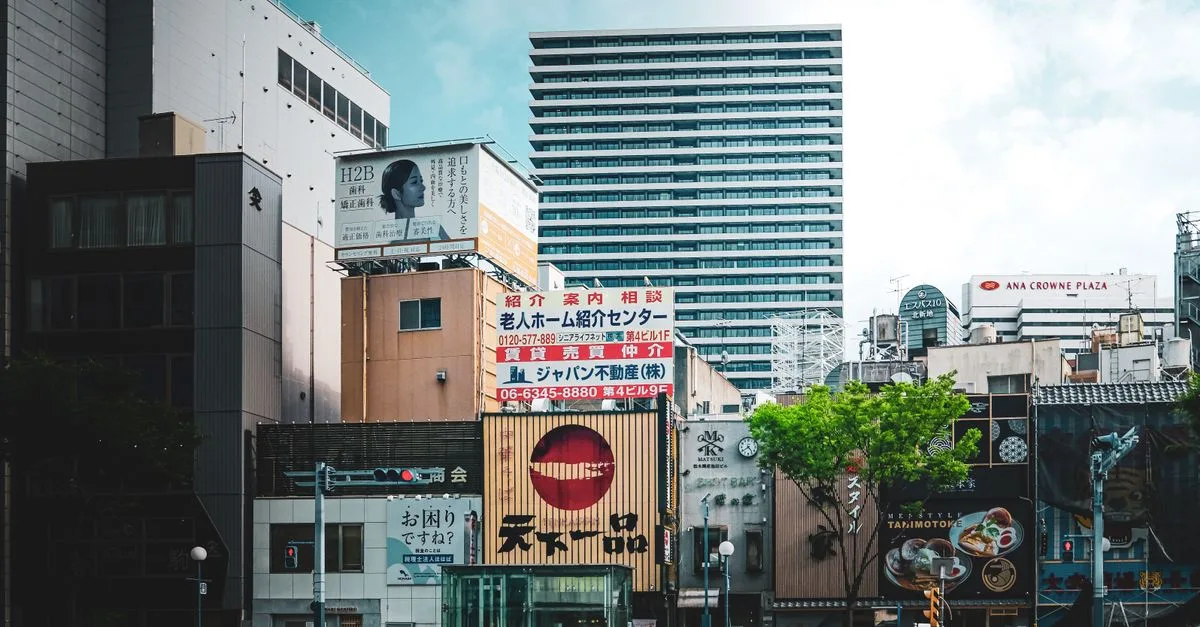 découvrez osaka, la dynamique métropole japonaise alliant traditions ancestrales et modernité vibrante, avec sa cuisine célèbre, ses temples historiques et son ambiance unique.