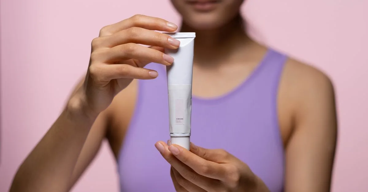 découvrez notre sélection de primers pour préparer et sublimer votre peau avant le maquillage, pour un teint uniforme et une tenue longue durée.