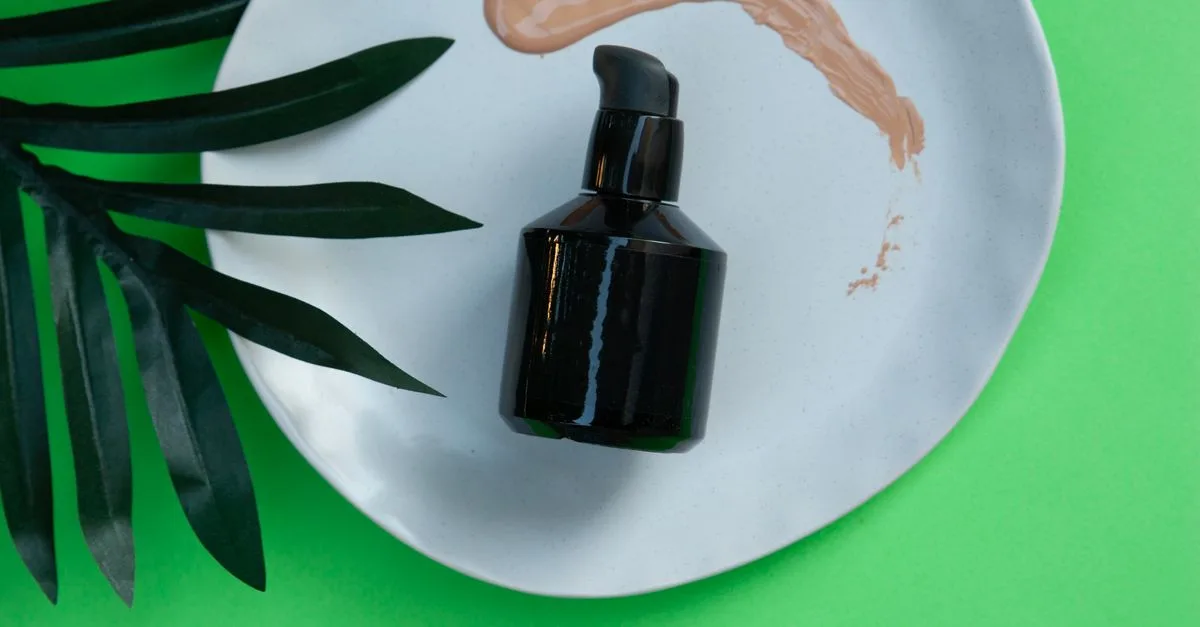 découvrez tout ce qu'il faut savoir sur le primer : guide complet pour bien préparer votre peau ou vos surfaces avant l'application de maquillage ou de peinture.
