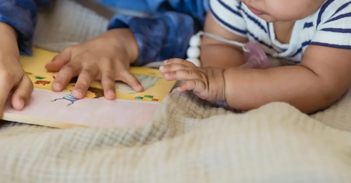 découvrez l'importance de la littératie précoce pour développer les compétences en lecture et en écriture chez les jeunes enfants, favorisant ainsi leur réussite scolaire future.