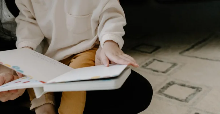 découvrez l'importance de l'alphabétisation précoce pour le développement des compétences en lecture et écriture chez les jeunes enfants.