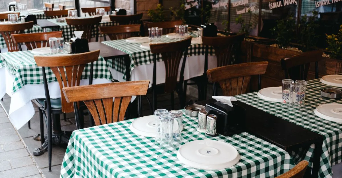 découvrez des idées élégantes et pratiques pour dresser une table parfaite en toutes occasions, du quotidien aux événements spéciaux.