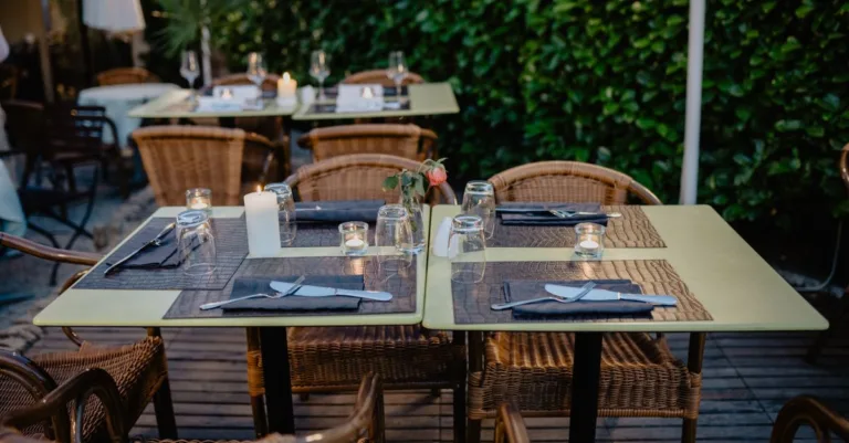 découvrez nos conseils et idées pour une table dressée avec élégance, parfaite pour toutes vos occasions spéciales.