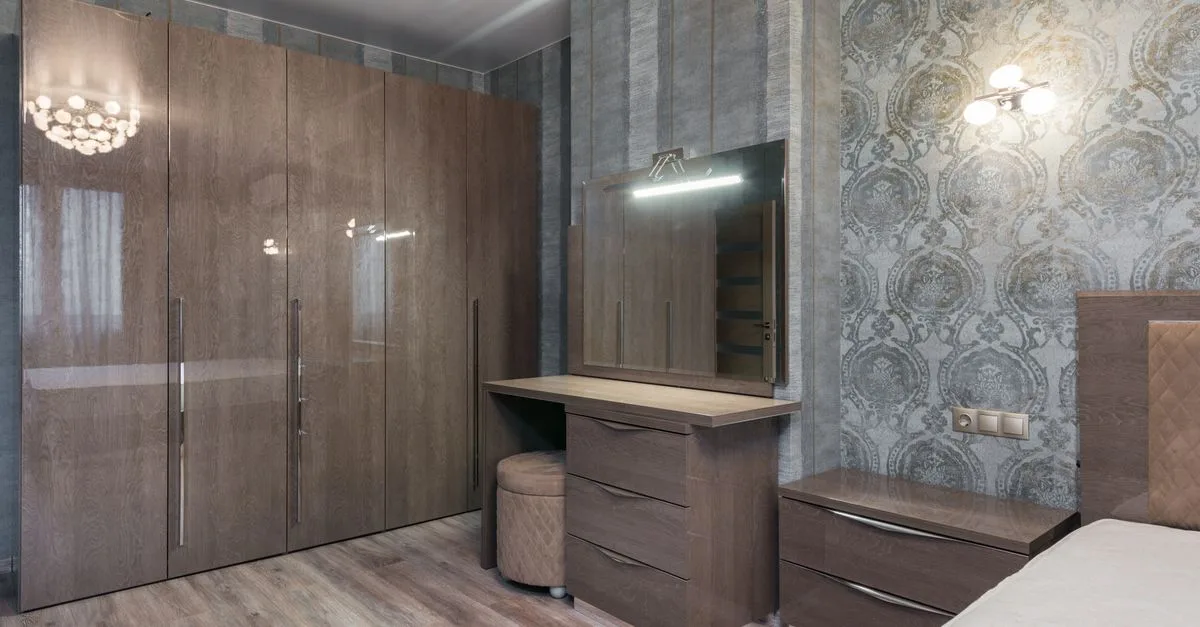 découvrez comment tapisser les portes d’une armoire pour leur donner un nouveau style et transformer votre intérieur facilement.