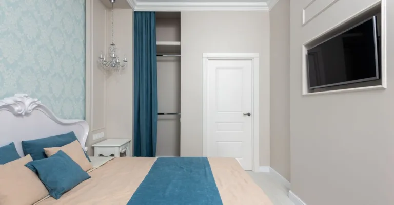 découvrez comment tapisser les portes d’une armoire pour relooker votre intérieur avec style, grâce à des conseils pratiques et faciles à suivre.